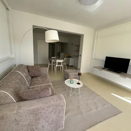 Blanco_loft708 Apartment